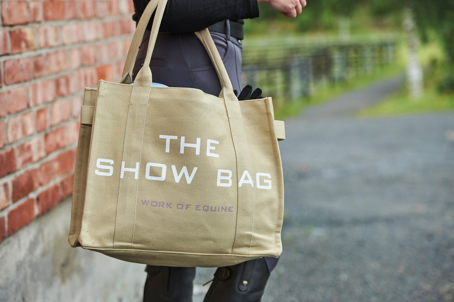 The show bag, tote bag fra Work of Equine